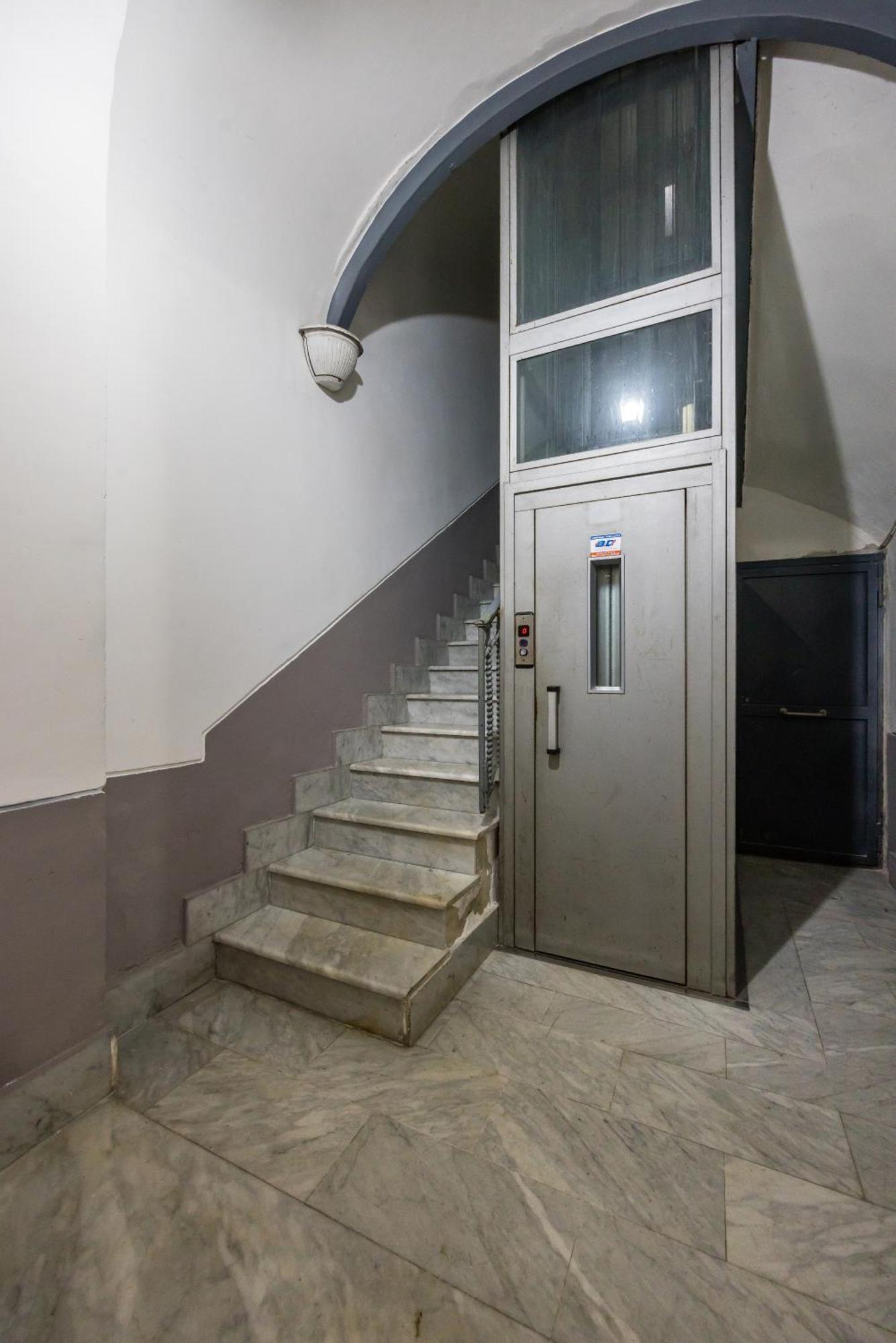 Lioy 25 By Napoliapartments Екстер'єр фото